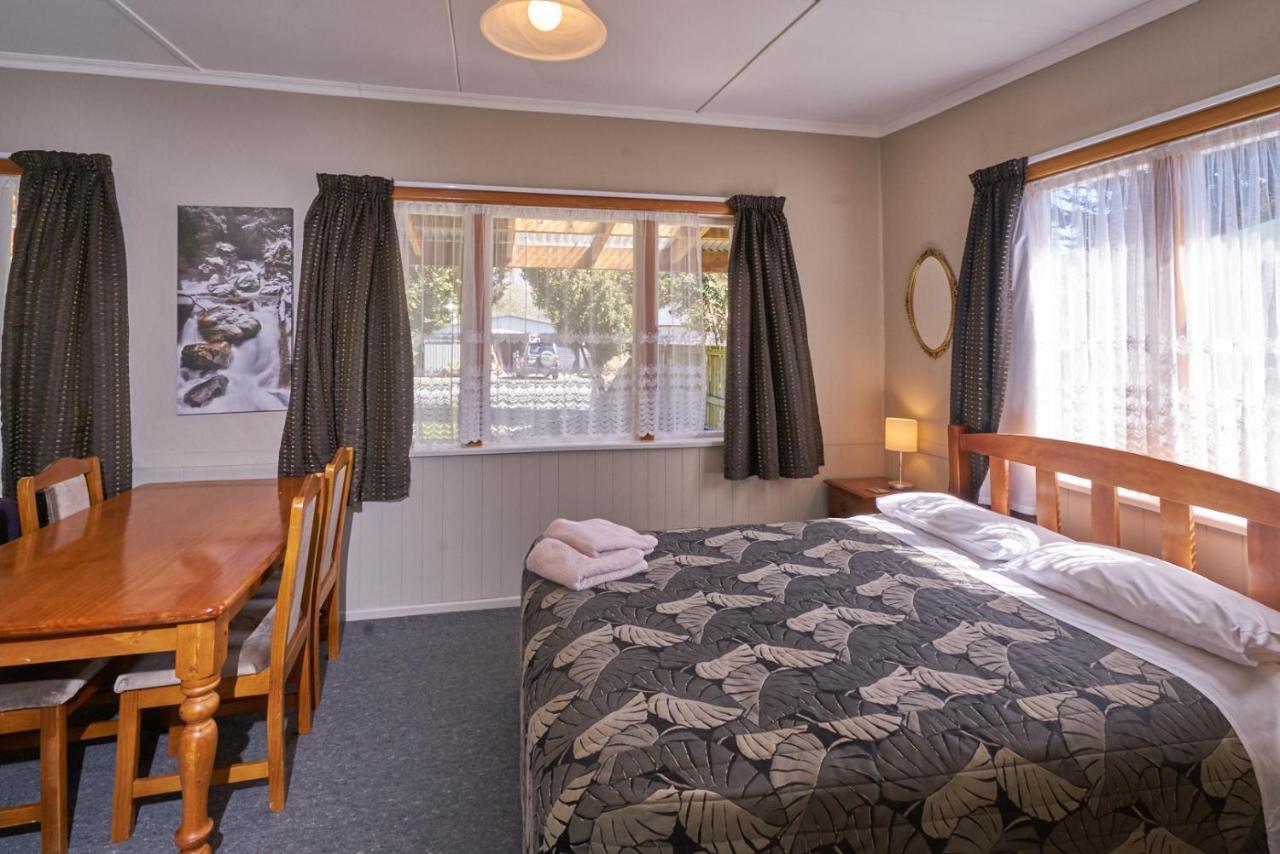 Accommodation Fiordland The Bach - One Bedroom Cottage At 226B Milford Road Te Anau Exterior foto