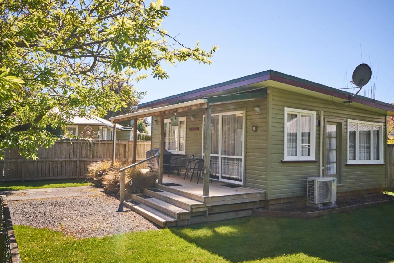 Accommodation Fiordland The Bach - One Bedroom Cottage At 226B Milford Road Te Anau Exterior foto